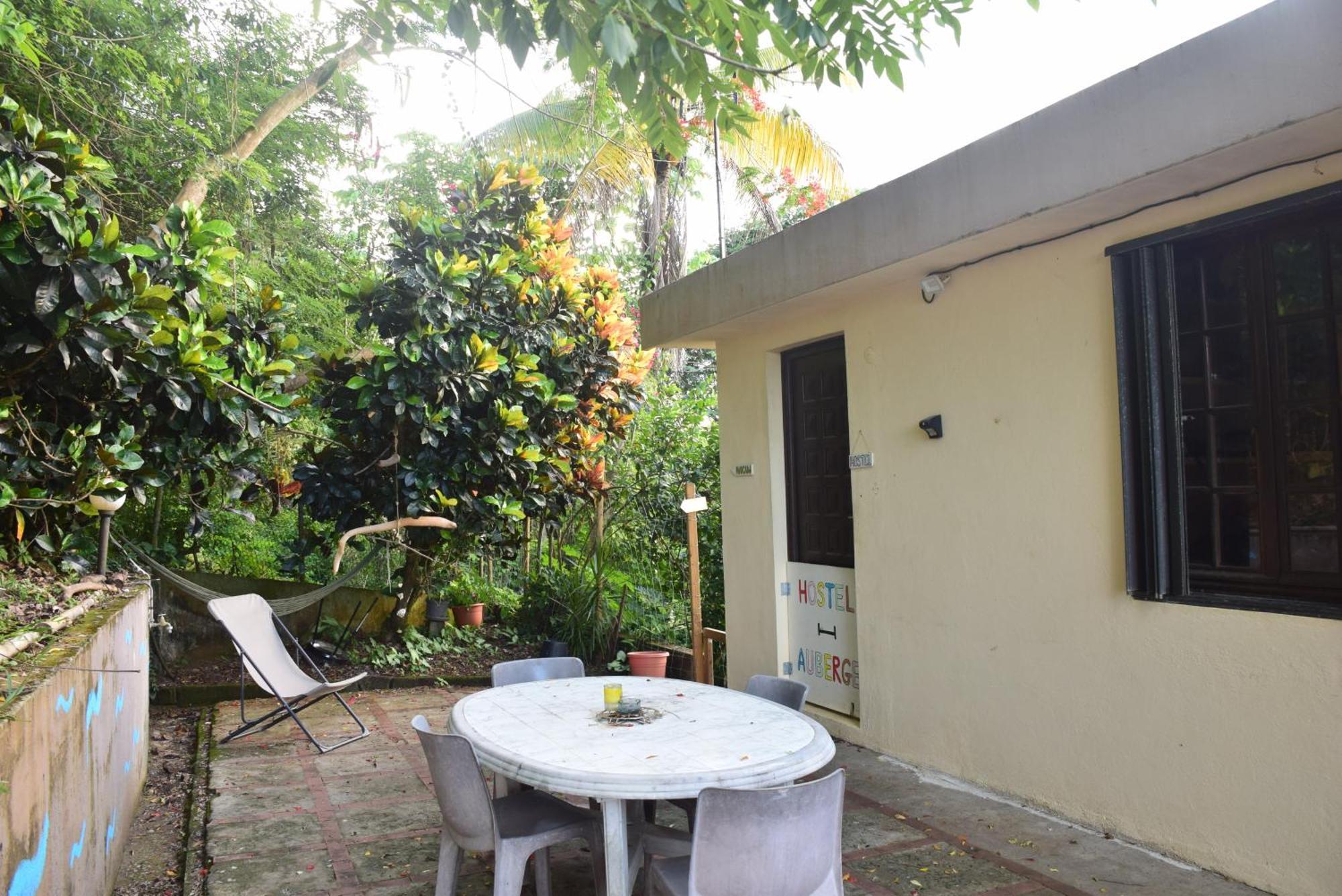 Top Hill Hostel- Martinique- Auberge Dortoir La Trinite Bagian luar foto
